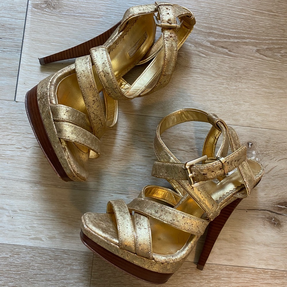 Report Signature gold cork heels size 7